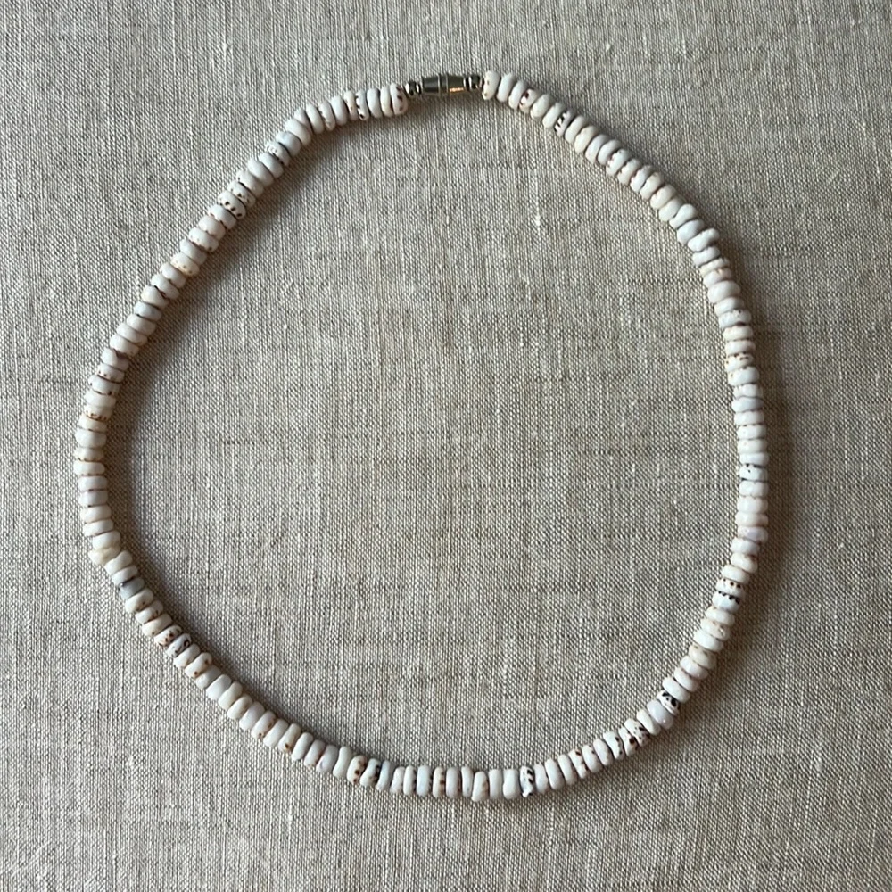 Shell Necklace - Picture 1 of 3